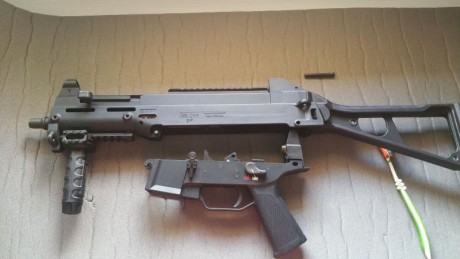 Hola, estoy buscando informacion sobre el UMP .45 . Un amigo no muy habil con la informatica ha conseguido 00