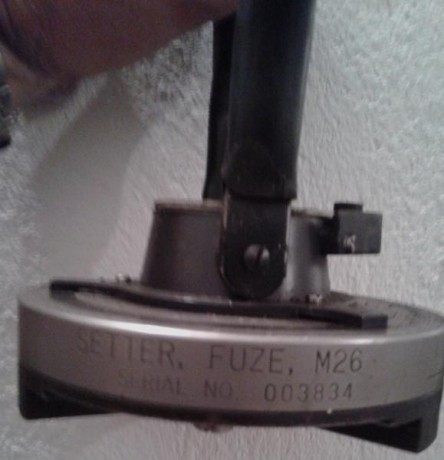 De procedencia americana, vendo este regulador de espoletas para proyectiles de grueso calibre.
El funcionamiento 00