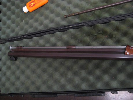 Hola, un amigo me ha pedido que le anuncie este rifle, con maleta, embudo y baqueta carga/limpieza, así 21
