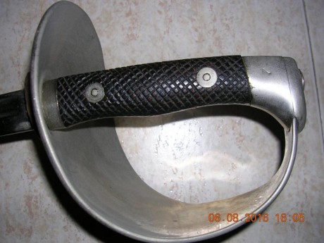 Buenas

Estoy interesado en sables y espadas del ejército español. 
Si teneis algo de este tipo... hablamos 161