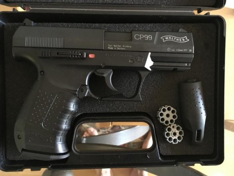 Hola, vendo una Walther cp99 del calibre 4,5 en su caja original, dos cargadores y pieza de empuñadura 01