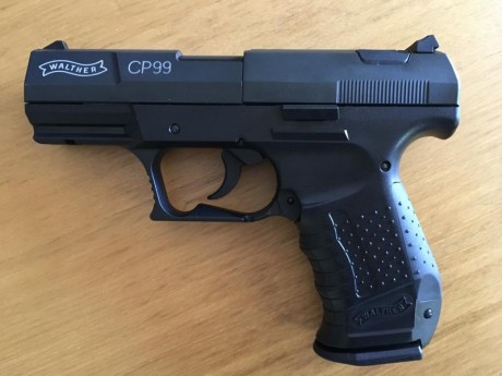 Hola, vendo una Walther cp99 del calibre 4,5 en su caja original, dos cargadores y pieza de empuñadura 00