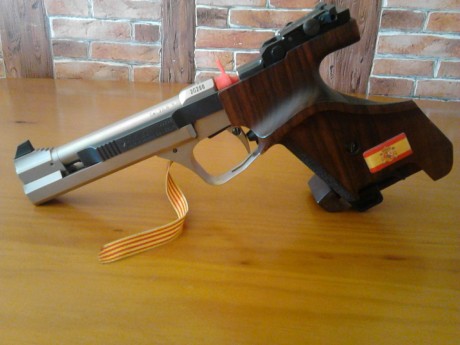 Vendo FEINWERKBAU AW93 calibre 22 LR, de diestro talla M
Agradeceré que quien este interesado contacte 01