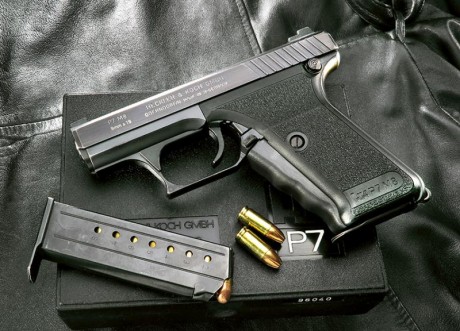 Pistola H&K modelo P7 M8. Calibre 9 mm Para. Cargador de 8 cartuchos.

La más segura del mundo. El 02