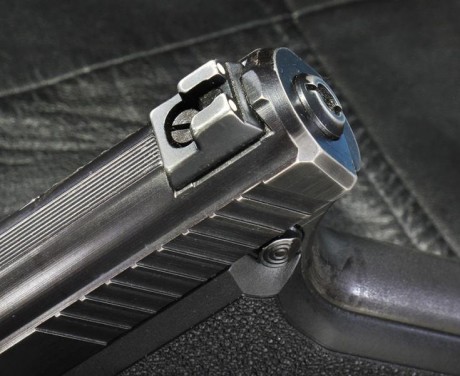 Pistola H&K modelo P7 M8. Calibre 9 mm Para. Cargador de 8 cartuchos.

La más segura del mundo. El 01