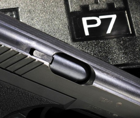 Pistola H&K modelo P7 M8. Calibre 9 mm Para. Cargador de 8 cartuchos.

La más segura del mundo. El 11