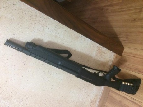 Vendo escopeta Fabarm sin apenas uso.  Culata táctica,  bocacha de aperturas, porta cartuchos, correa 02