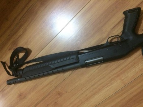 Vendo escopeta Fabarm sin apenas uso.  Culata táctica,  bocacha de aperturas, porta cartuchos, correa 00