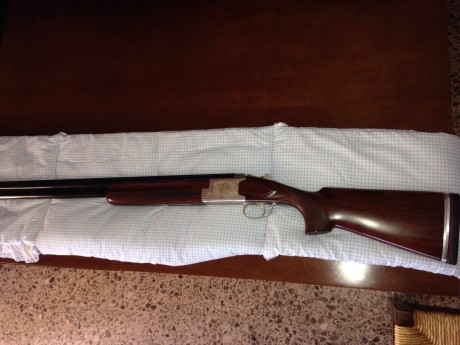 Vendo escopeta Laurona Trap impecable, pocos tiros.  Maletin de transporte, 76 cm de cañon, polichoques 02