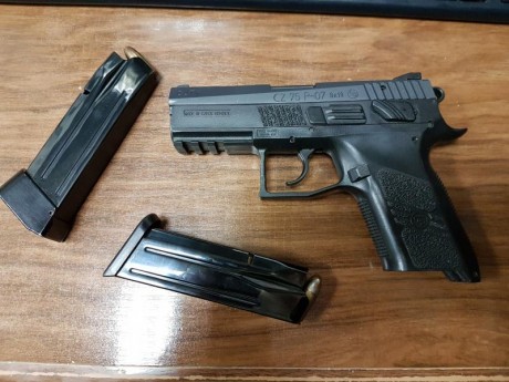 Vendo pistola CZ 75 P07 Duty, utilizada como arma particular, no ha disparado ni 500 tiros. Lleva miras 01
