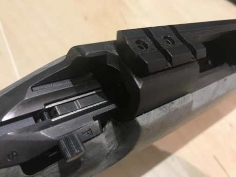 Vendo con muy poco uso este magnífico rifle ya que he de hacer hueco en el armero para adquirir 
He tirado 10