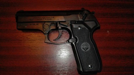 Se vende pistola fogueo Vatro mod.8000 9mm, perfecta como nueva, replica exacta a la Beretta 8000, regalo 00