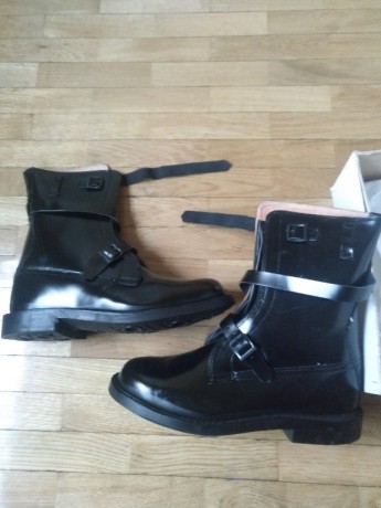 Vendo botas a estrenar marca ITURRI de piloto. Son del número 45 
Imposible de encontrar en estado nuevo
Precio 02