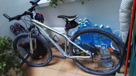 Pues eso cambio bicicleta de montaña marca ghost con ruedas de 29'' esta nueva poco uso costo 800e y la 02