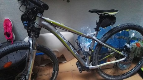Pues eso cambio bicicleta de montaña marca ghost con ruedas de 29'' esta nueva poco uso costo 800e y la 01