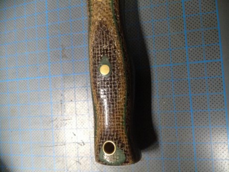 Un buen amigo me ha dicho que le ponga a la venta un cuchillo artesano 100% con funda también artesana, 42