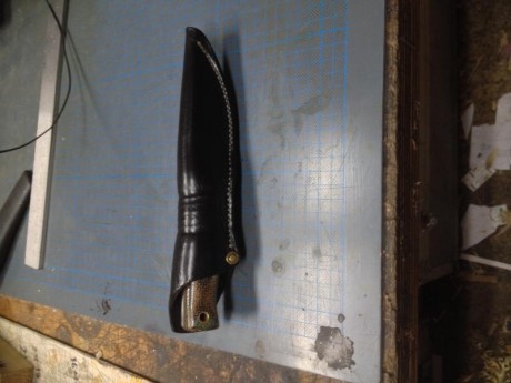 Un buen amigo me ha dicho que le ponga a la venta un cuchillo artesano 100% con funda también artesana, 41