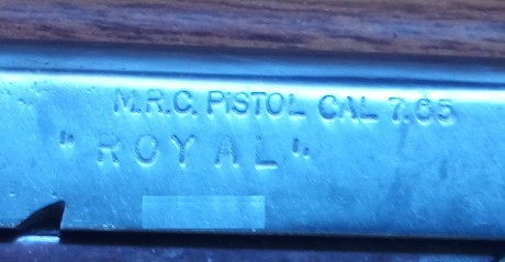   Hola.
Un compañero del club ha logrado hacerse con un arma cuando menos curiosa.
Parece ser una pistola 00