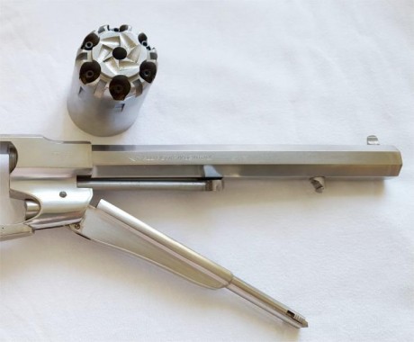 .

VENDO CONJUNTO en buen estado:

  Revolver F.lli Pietta, Modelo 1858 New Army, calibre.44 Acero Inoxidable 02