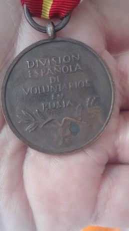 Se vende medalla división española de voluntarios en Rusia, original, buen estado.100 euros. 02