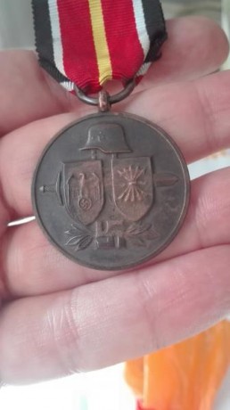 Se vende medalla división española de voluntarios en Rusia, original, buen estado.100 euros. 01
