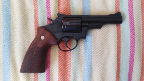 Vendo dos revolveres erma Egr 77 con Ptb 233, estan en perfecto estado, uno con cañon de 4 pulgadas y 00