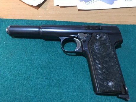 Vendo ASTRA 1921 (puro) . Calibre 9 mm largo. Por el nº serie 73xxx sería del 1937. Guiada en F. Impecable, 01