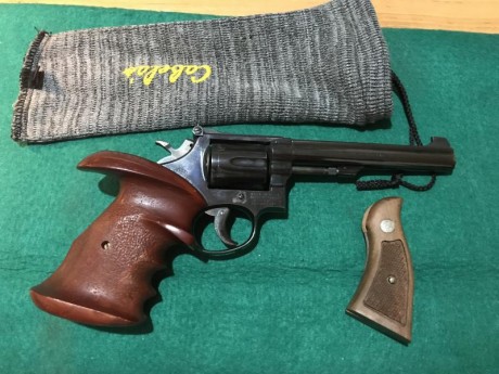 Revolver S&W modelo K-14 calibre 38 Spl, cañón de 6 pulgadas, estado excelente.  Gran precisión, modelo 10