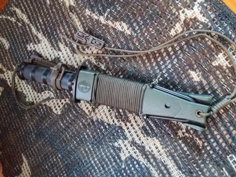 Buenas, pongo a la venta este cuchillo mítico de los años 80 Jungle King II fabricado en Ermua.

Modelo 00