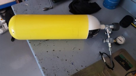 Se vende botella de 300 bares seminueva por tener dos y no dar uso con estacion de carga a estrenar de 00