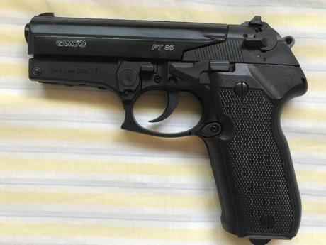 Buenas, vendo una pistola de aire comprimido  GAMO PT80  sin apenas uso, en su maletín original y con 02