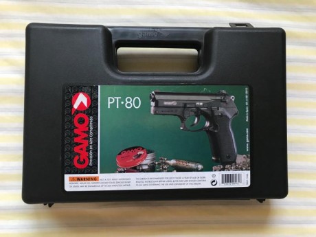 Buenas, vendo una pistola de aire comprimido  GAMO PT80  sin apenas uso, en su maletín original y con 01