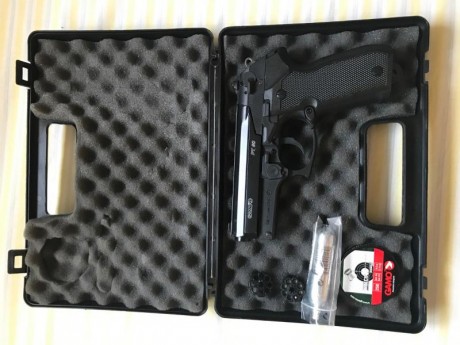 Buenas, vendo una pistola de aire comprimido  GAMO PT80  sin apenas uso, en su maletín original y con 00
