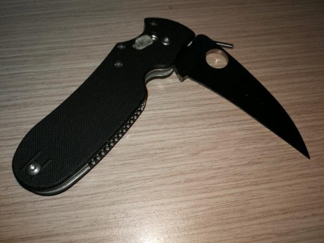 Navajas Spyderco.

Modelo Resilence:

Cuchillo Spyderco Resilience abierta Longitud 24 cm
longitud 13,5 00