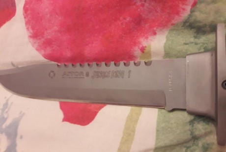 En venta este mítico cuchillo en estado NUEVO.Llevará conmigo unos 8 años. Comprado por mi en una armería.
 00