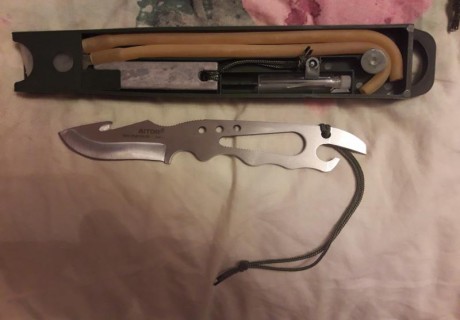 En venta este mítico cuchillo en estado NUEVO.Llevará conmigo unos 8 años. Comprado por mi en una armería.
 11