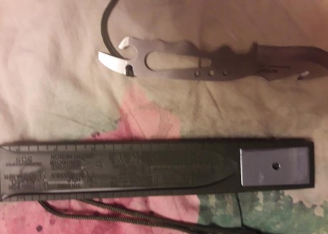 En venta este mítico cuchillo en estado NUEVO.Llevará conmigo unos 8 años. Comprado por mi en una armería.
 10