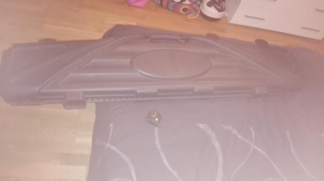 Vendo funda para carabiana con visor grande de la marca air arms en 40€
Y maleta rigida para carabina 01