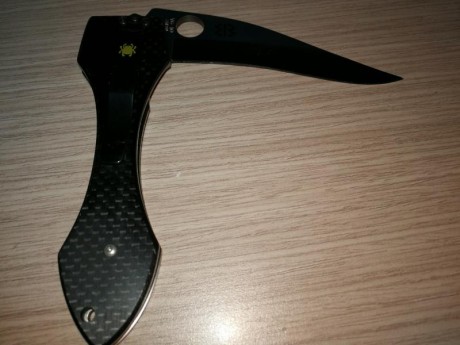 Se vende esta mítica navaja sin uso, perfecto estado.
Acero VG10.
Hoja: 98 mm.
Mango: 94 mm.
Peso: 119 01