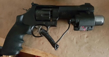 Revolver Militar and Police del performance centre de SW. Es muy original con 8 recamaras y es de 5 pulgadas, 00