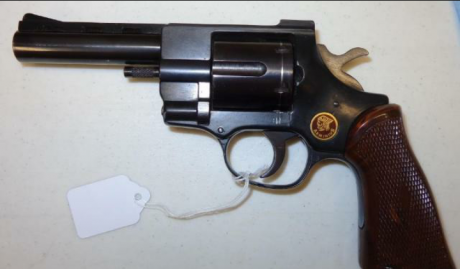 Revólver arminius calibre .38 muy buen estado no a tirado 4 cajas 
Esta en la provincia de Gerona y se 20