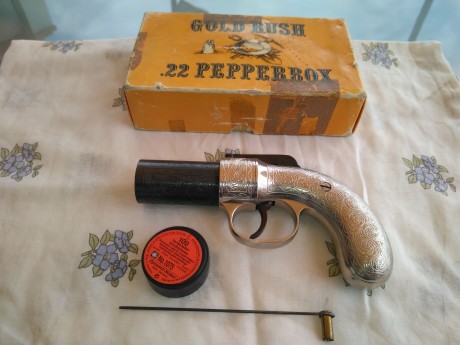 Un amigo pone en venta una reliquia, un Pimentero en calibre .22.
Yo no hago negocios con el, así que 00