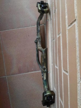 Vendo este cuerpo de arco + las palas de polea de la marca Hoyt Reflex.

Se entrega, lo que es el cuerpo 02