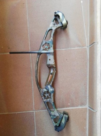 Vendo este cuerpo de arco + las palas de polea de la marca Hoyt Reflex.

Se entrega, lo que es el cuerpo 00