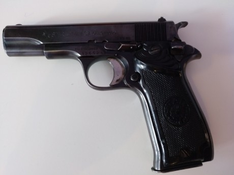 Hola.
Por otro proyecto vendo mi querida pistola Star S de la Policía Armada (por supuesto inutilizada) 02