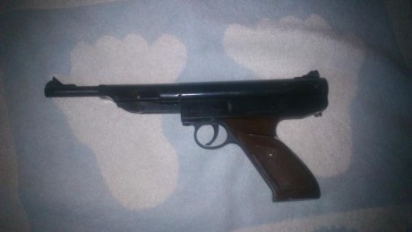 Vendo esta antigua pistola alemana de aire
No se mucho sobre ella la verdad, sólo que es de los años 70 00