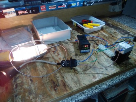Buenas.
Os adelanto una foto del nuevo lio que tengo entre manos, en este caso es un termostato para el 01