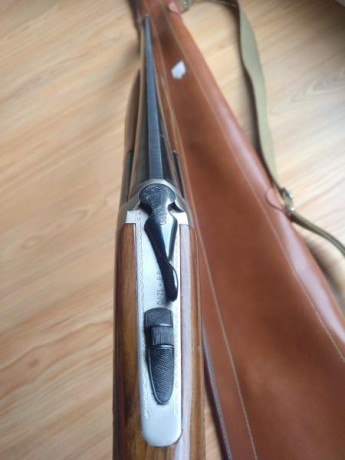 Vendo escopeta marca LANBER, cañones de 70cm, 5 polichokes, expulsora, extractora y selector de tiro.
Tiene 11