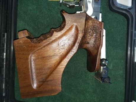 Vendo pistola de aire Steyr lp-10 silver, comprada en el 2008, la pistola se encuentra en Teruel, se puede 00