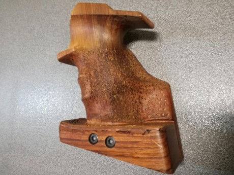 Vendo cacha para zurdo, talla M, para Steyr LP5
Creo que vale también para LP50.
La cacha está en Zaragoza.
100€ 01